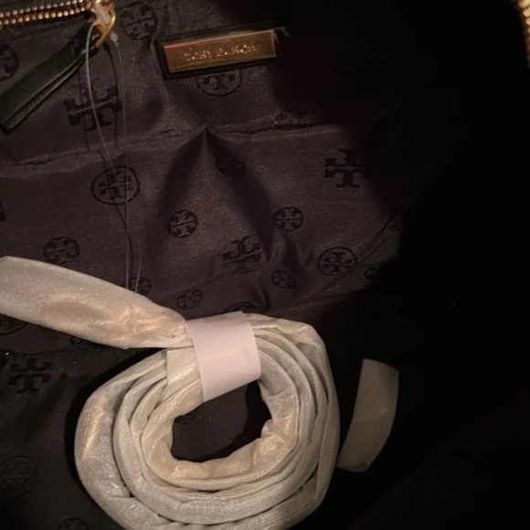 Beautiful satchel! Brand new! Leather is super soft. - Picture 4 of 5